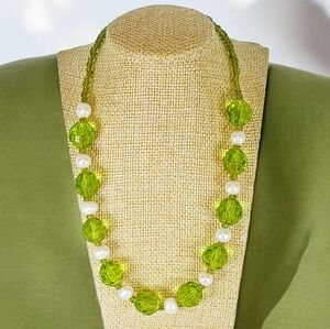 HP🎉🎉  Vintage Artisan Pearl & Neon Green Necklace Modern Retro Glam Coastal